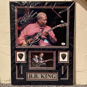 B.B. King Signed 16x12 Concert Photo WITH 2 Guitar Picks COA Blues Guitar Legend